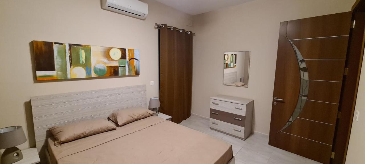 Large Apartment In Marsascala. Sleeps 6 Марсаскала Экстерьер фото