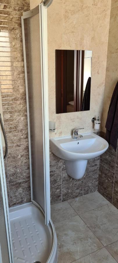 Large Apartment In Marsascala. Sleeps 6 Марсаскала Экстерьер фото