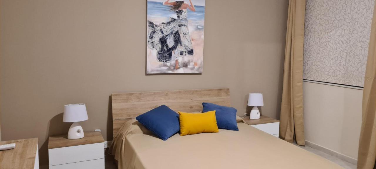 Large Apartment In Marsascala. Sleeps 6 Марсаскала Экстерьер фото